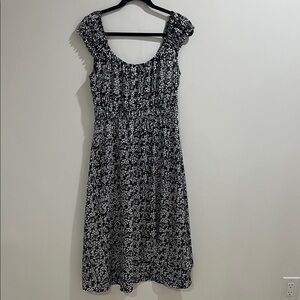 RW&Co Women’s Dress Medium Black and White Floral Puff Sleeve Elastic Waist Slit